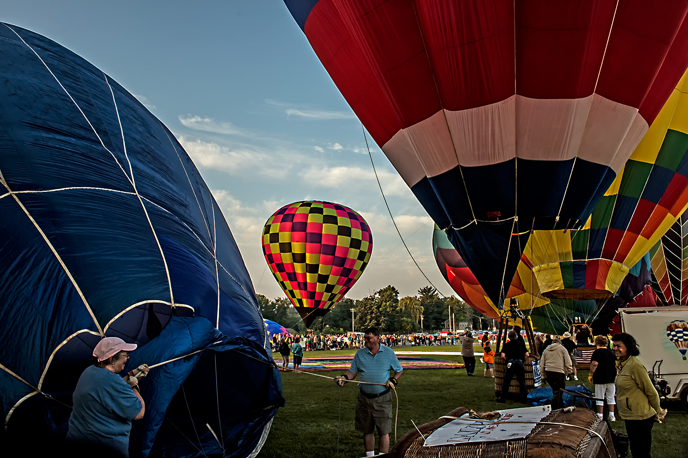 1507_0197a.jpg - July -- Poughkeepsie Balloonfest